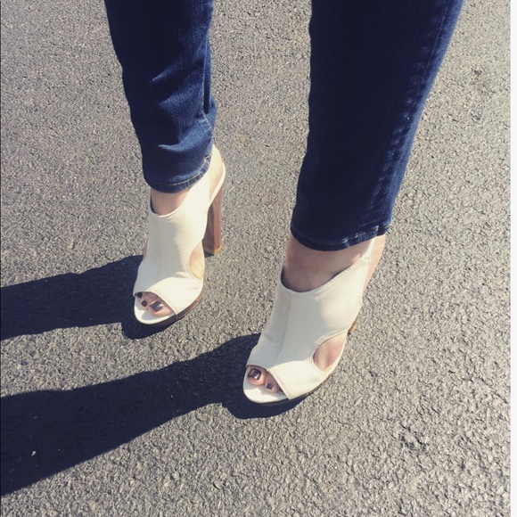 Colin Stuart - Mercari White Leather Heels - Picture 5 of 6